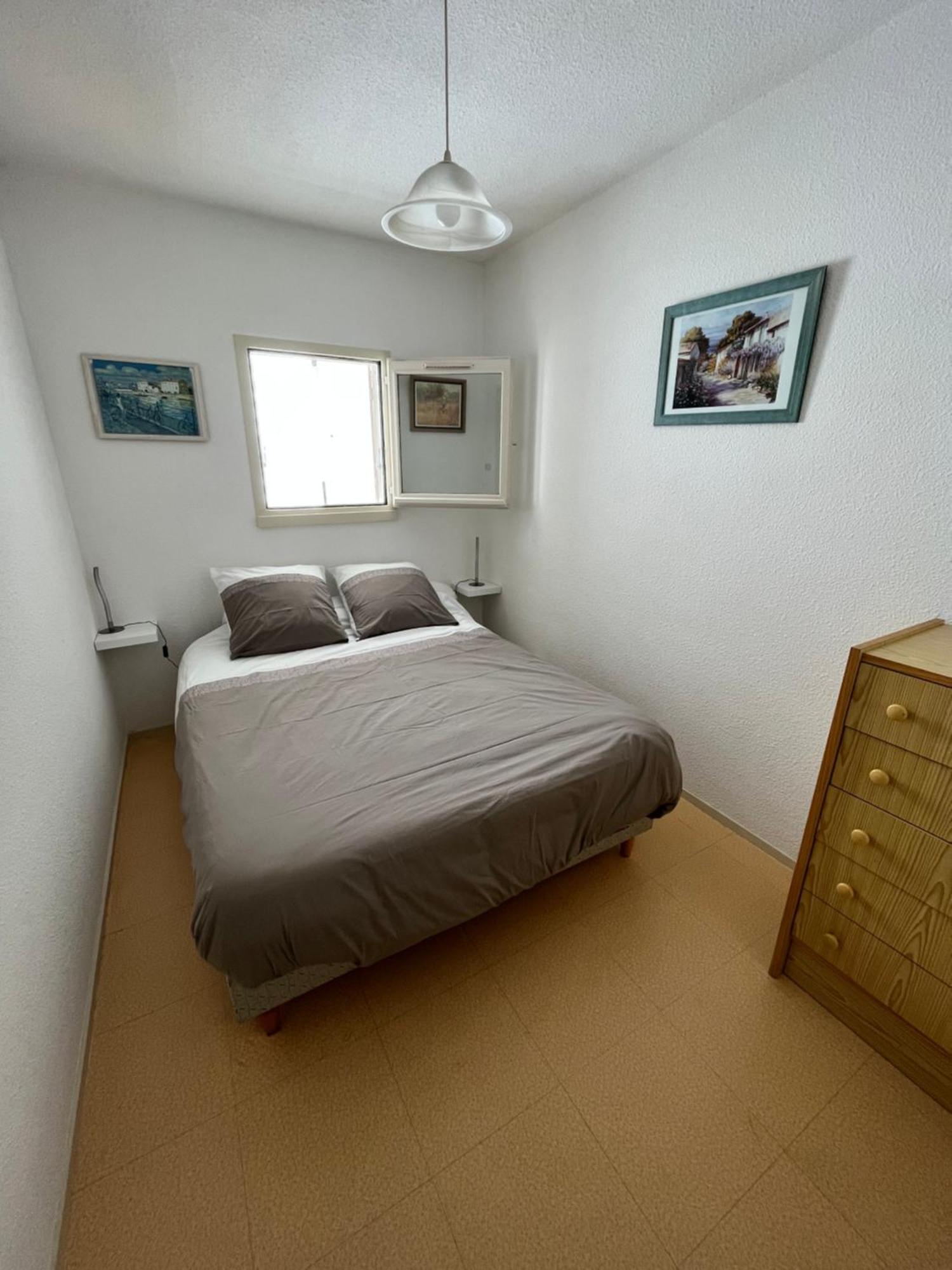 Appartement 1 Chambre, Avec Loggia Et Vue Sur Le Port Olona La Chaume Exteriér fotografie